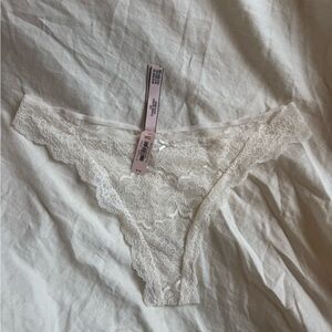 Victoria’s Secret Dream Angels Lace Thong Medium NWT